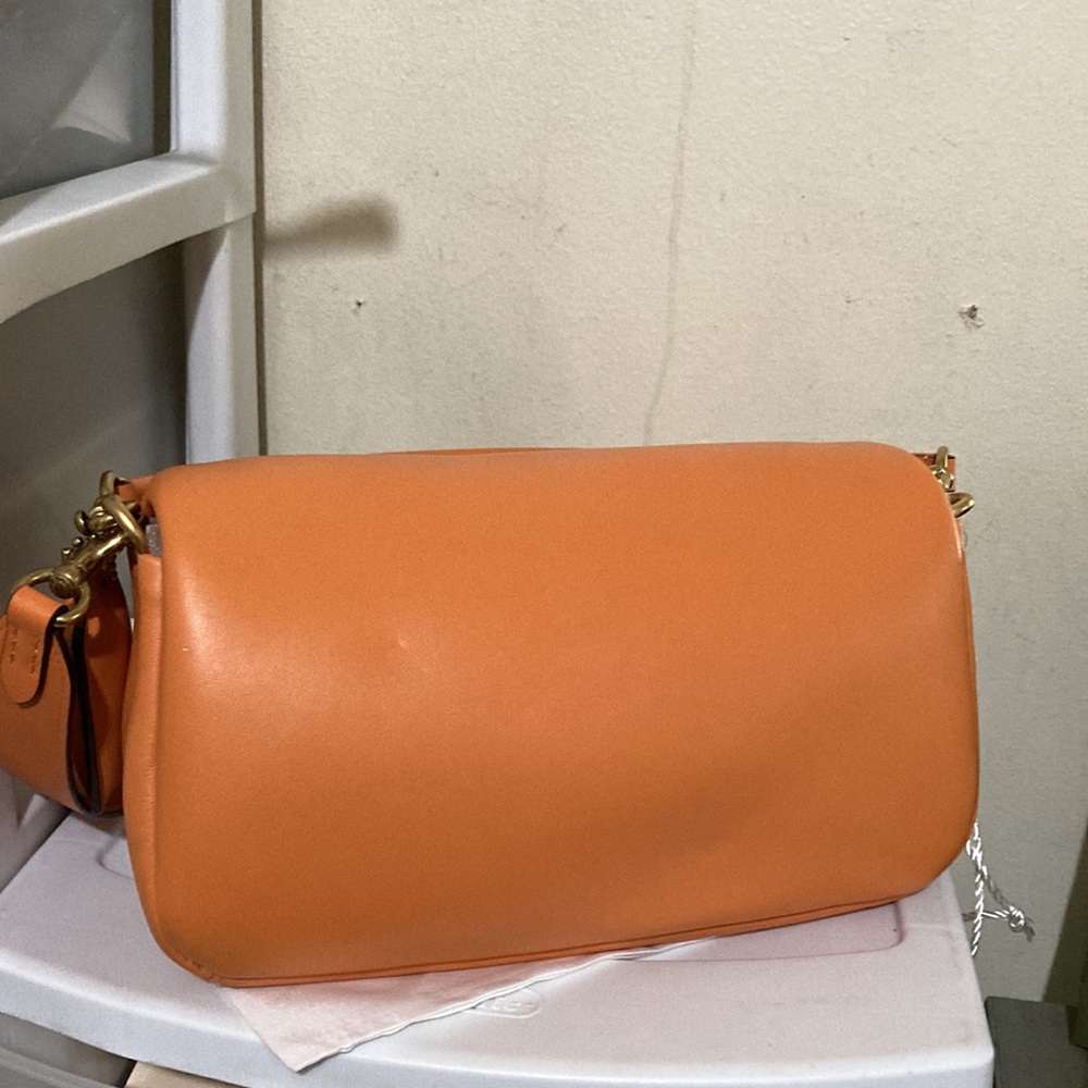 Coach Tabby 26 shoulder bag in Candied pillow leather - Picture 3 of 16